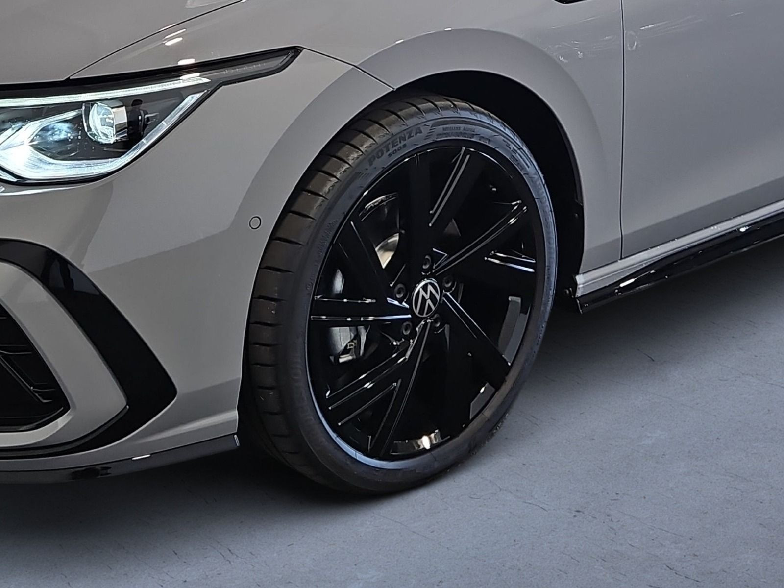 Golf Variant R-Line 2.0 l TDI DSG PANO+NAVI+KAMERA+KEYLESS