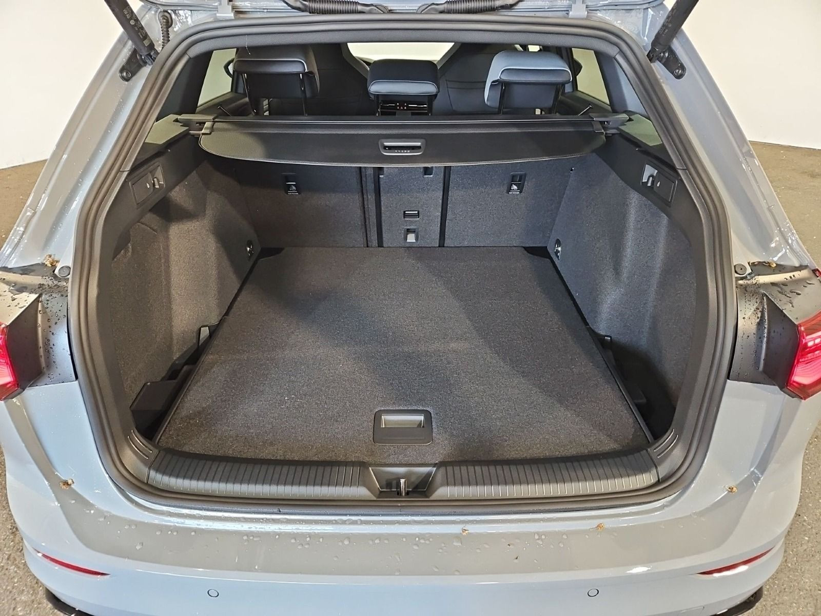 Golf Variant R-Line 2.0 l TDI DSG PANO+NAVI+KAMERA+KEYLESS