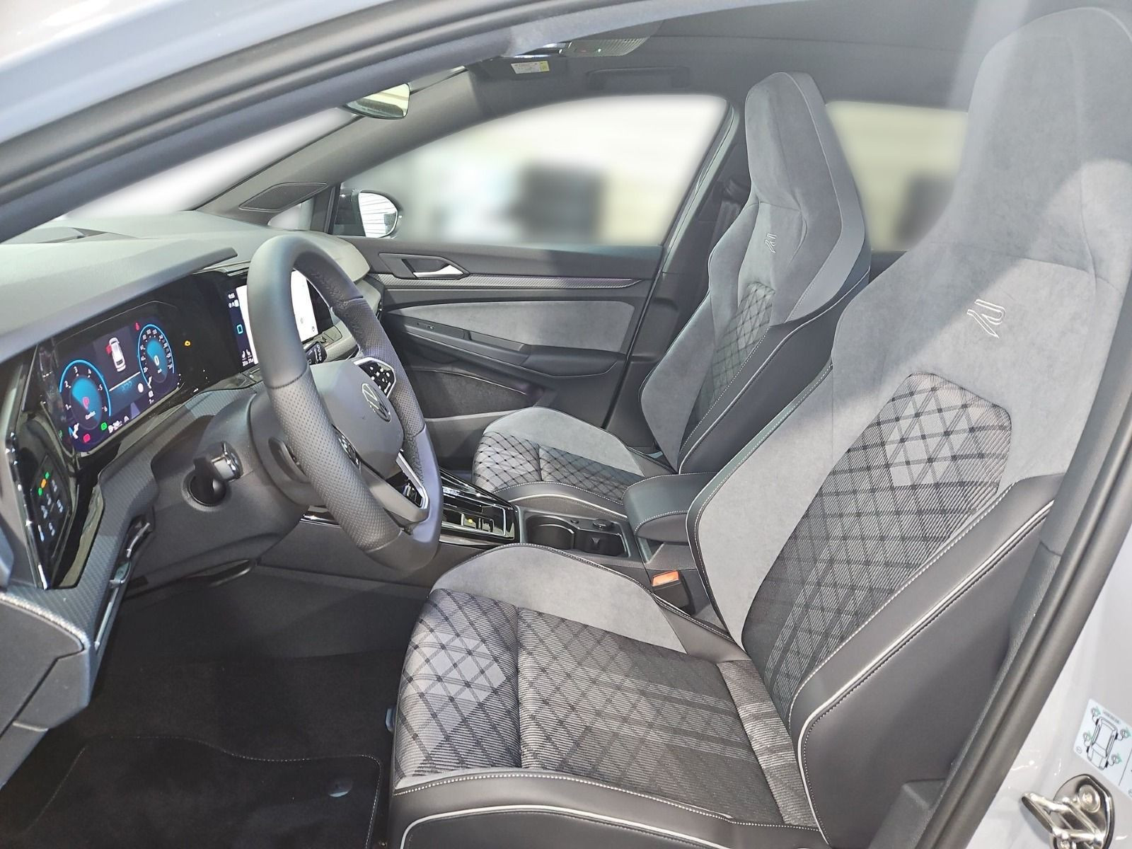 Golf Variant R-Line 2.0 l TDI DSG PANO+NAVI+KAMERA+KEYLESS