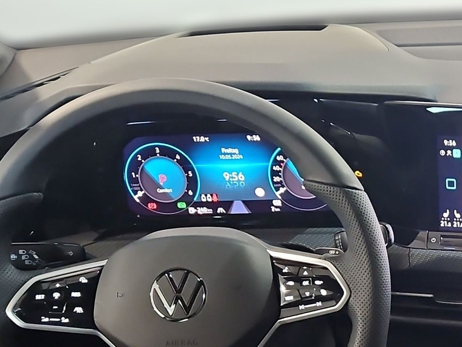 Golf Variant R-Line 2.0 l TDI DSG PANO+NAVI+KAMERA+KEYLESS