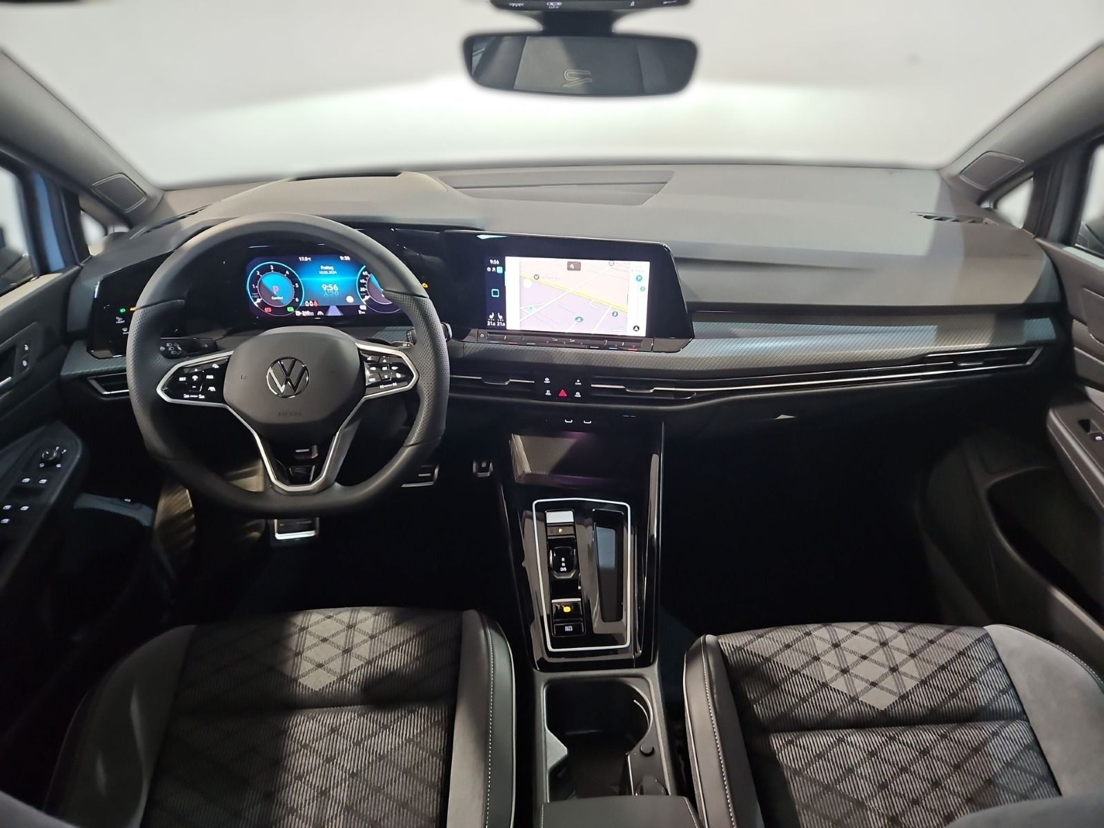 Golf Variant R-Line 2.0 l TDI DSG PANO+NAVI+KAMERA+KEYLESS
