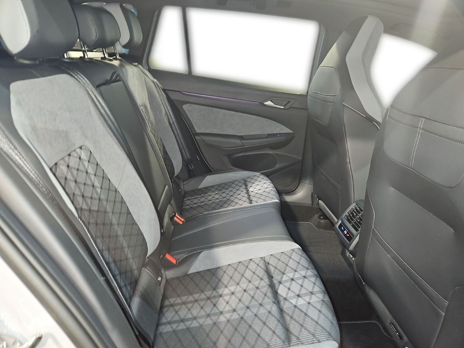 Golf Variant R-Line 2.0 l TDI DSG PANO+NAVI+KAMERA+KEYLESS