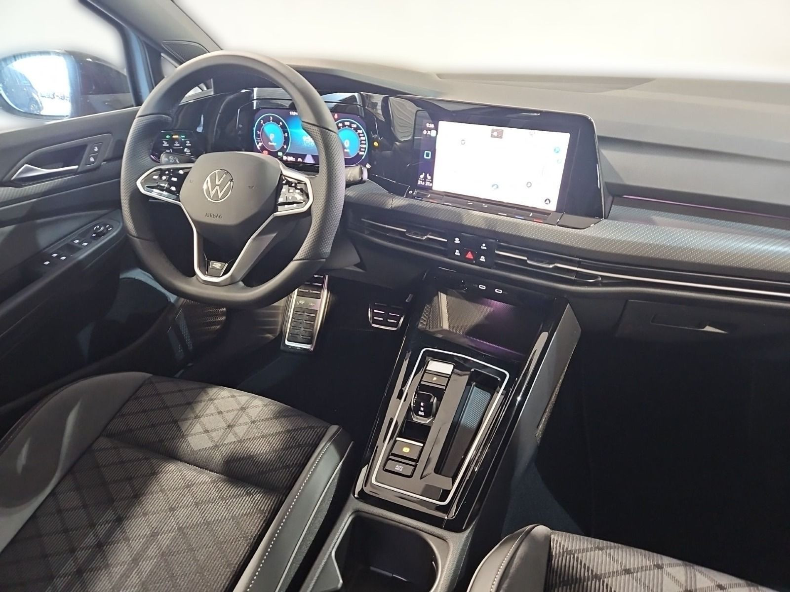 Golf Variant R-Line 2.0 l TDI DSG PANO+NAVI+KAMERA+KEYLESS