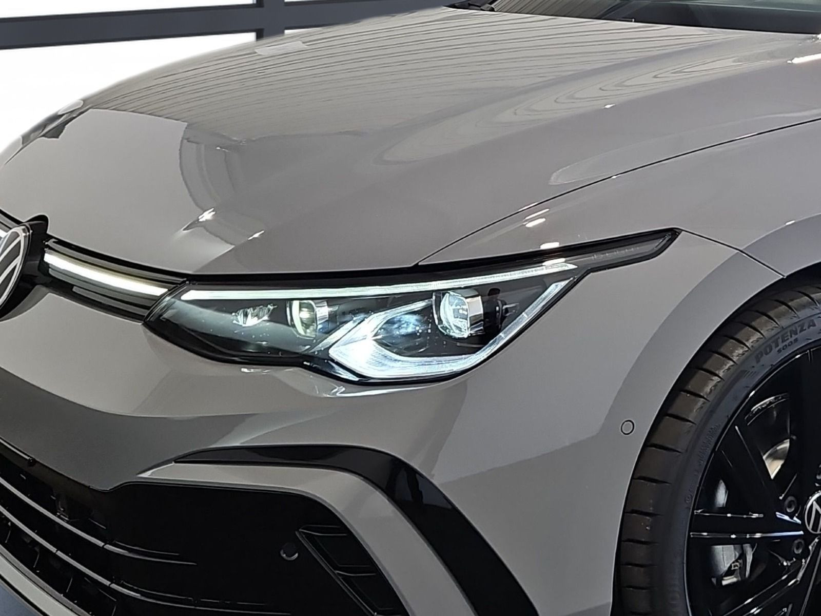 Golf Variant R-Line 2.0 l TDI DSG PANO+NAVI+KAMERA+KEYLESS