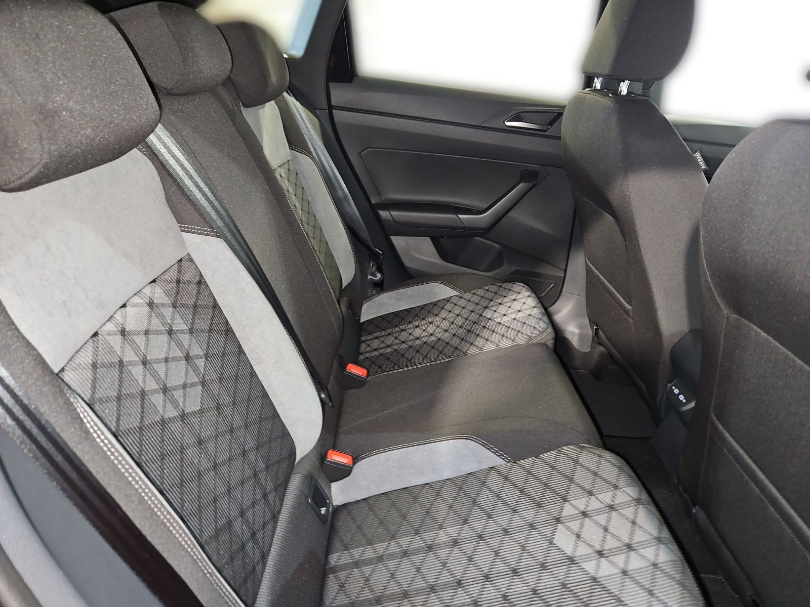 Taigo R-Line 1.5 TSI DSG PANO+NAVI+KEYLESS+KAMERA
