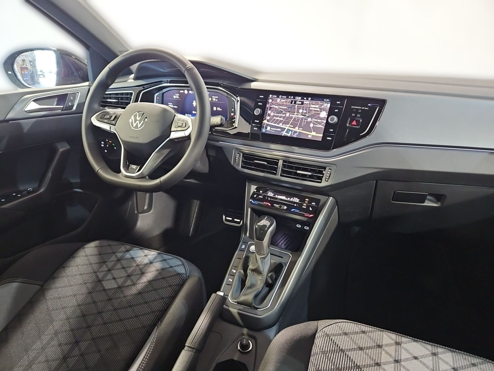 Taigo R-Line 1.5 TSI DSG PANO+NAVI+KEYLESS+KAMERA