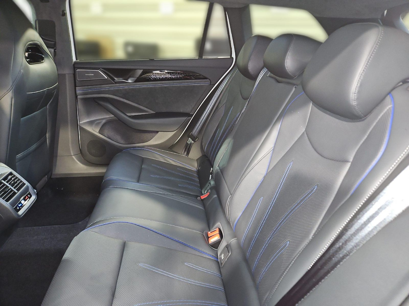 Passat R-Line 2,0 TDI 4M DSG SIGNATURE+LEDER+AHK+PANO+STANDHZ+HUD