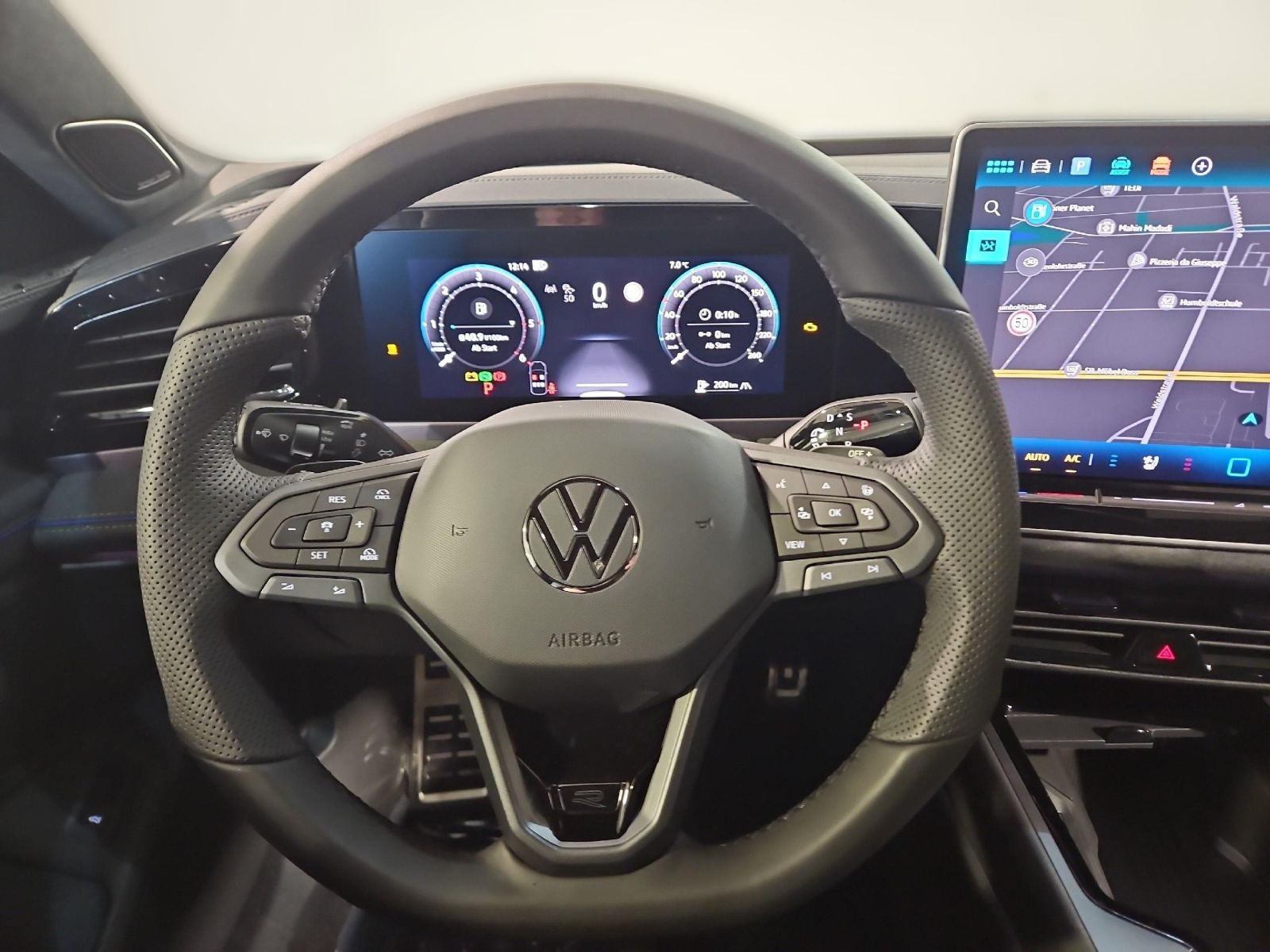 Passat R-Line 2,0 TDI 4M DSG SIGNATURE+LEDER+AHK+PANO+STANDHZ+HUD