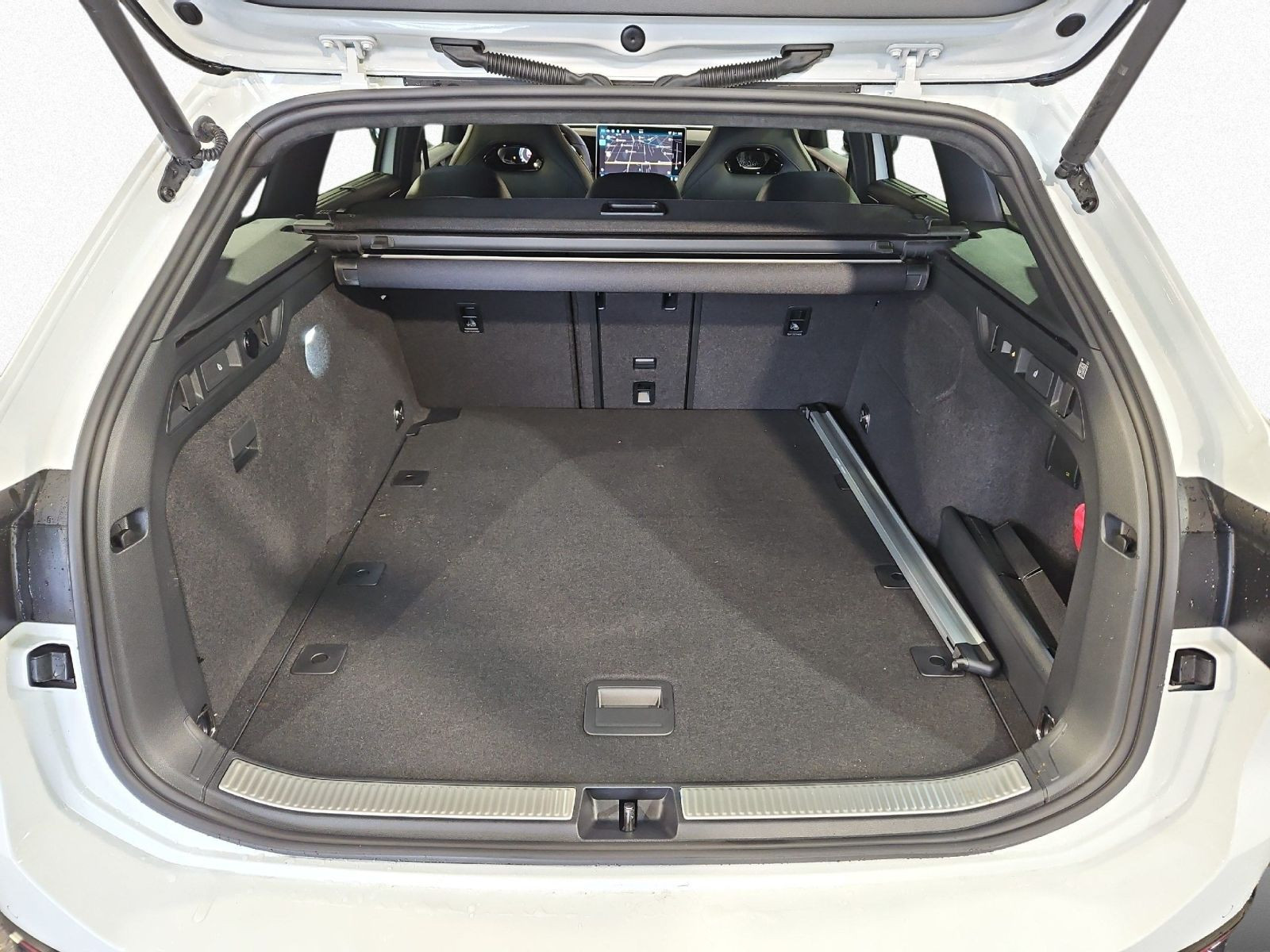 Passat R-Line 2,0 TDI 4M DSG SIGNATURE+LEDER+AHK+PANO+STANDHZ+HUD