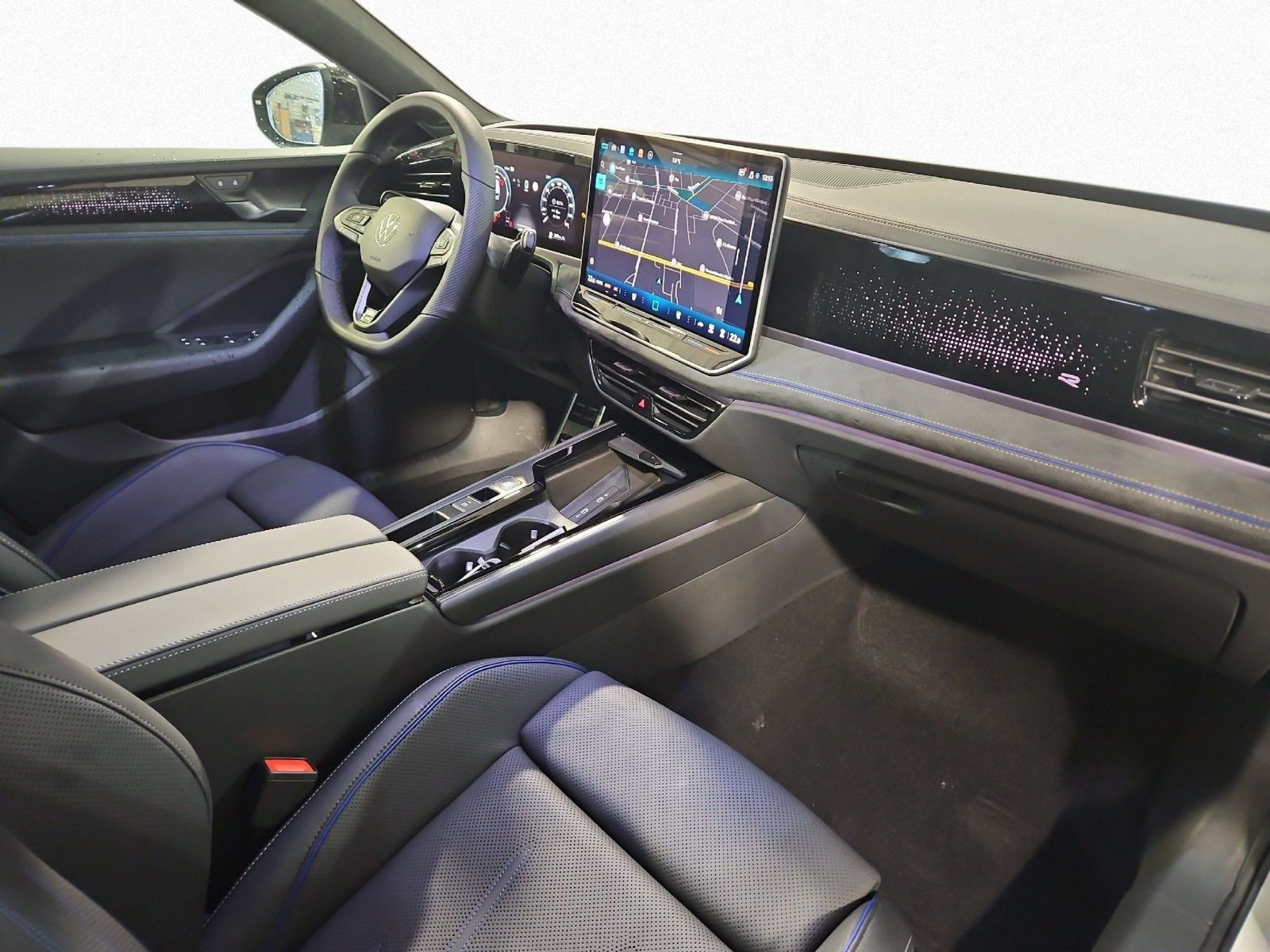 Passat R-Line 2,0 TDI 4M DSG SIGNATURE+LEDER+AHK+PANO+STANDHZ+HUD