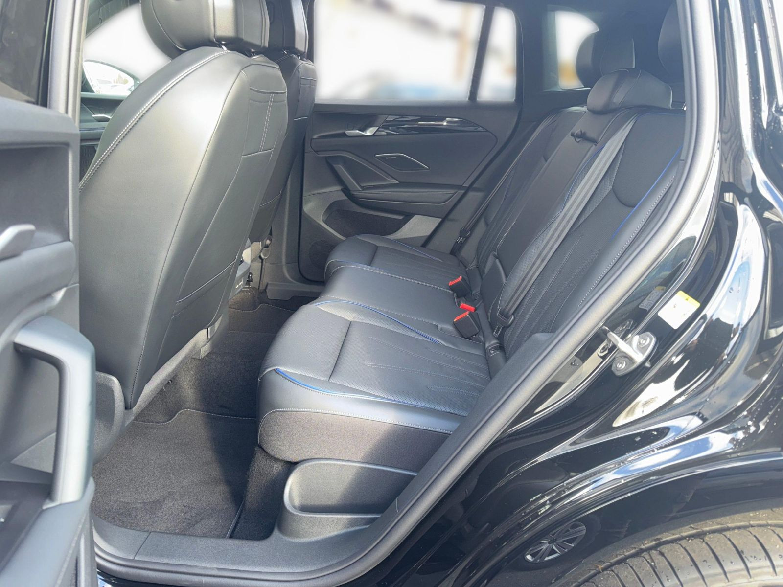 Tiguan R-Line 2.0 TDI 4M DSG LEDER+AHK+PANO+HUD+HARMAN-KARDON