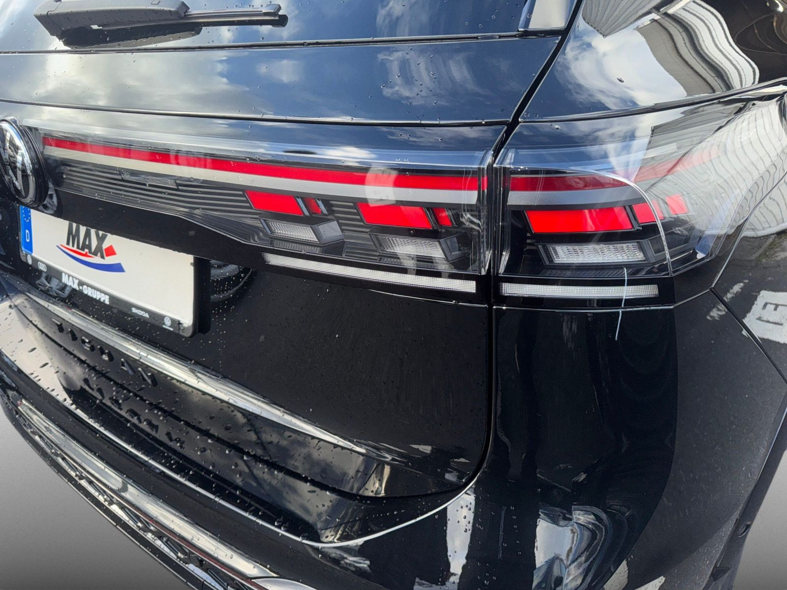 Tiguan R-Line 2.0 TDI 4M DSG LEDER+AHK+PANO+HUD+HARMAN-KARDON