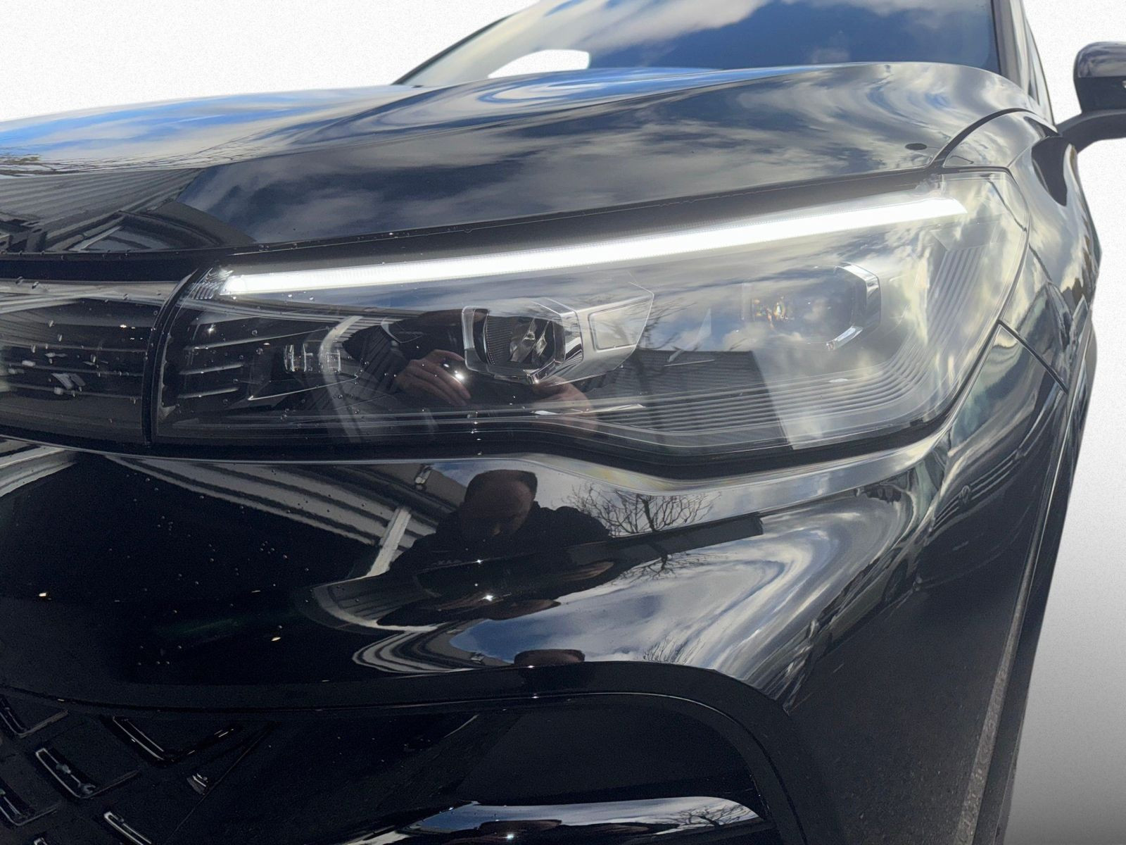 Tiguan R-Line 2.0 TDI 4M DSG LEDER+AHK+PANO+HUD+HARMAN-KARDON