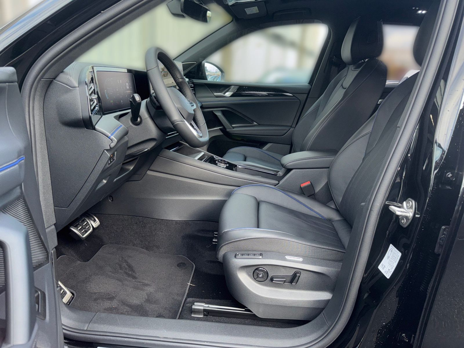 Tiguan R-Line 2.0 TDI 4M DSG LEDER+AHK+PANO+HUD+HARMAN-KARDON