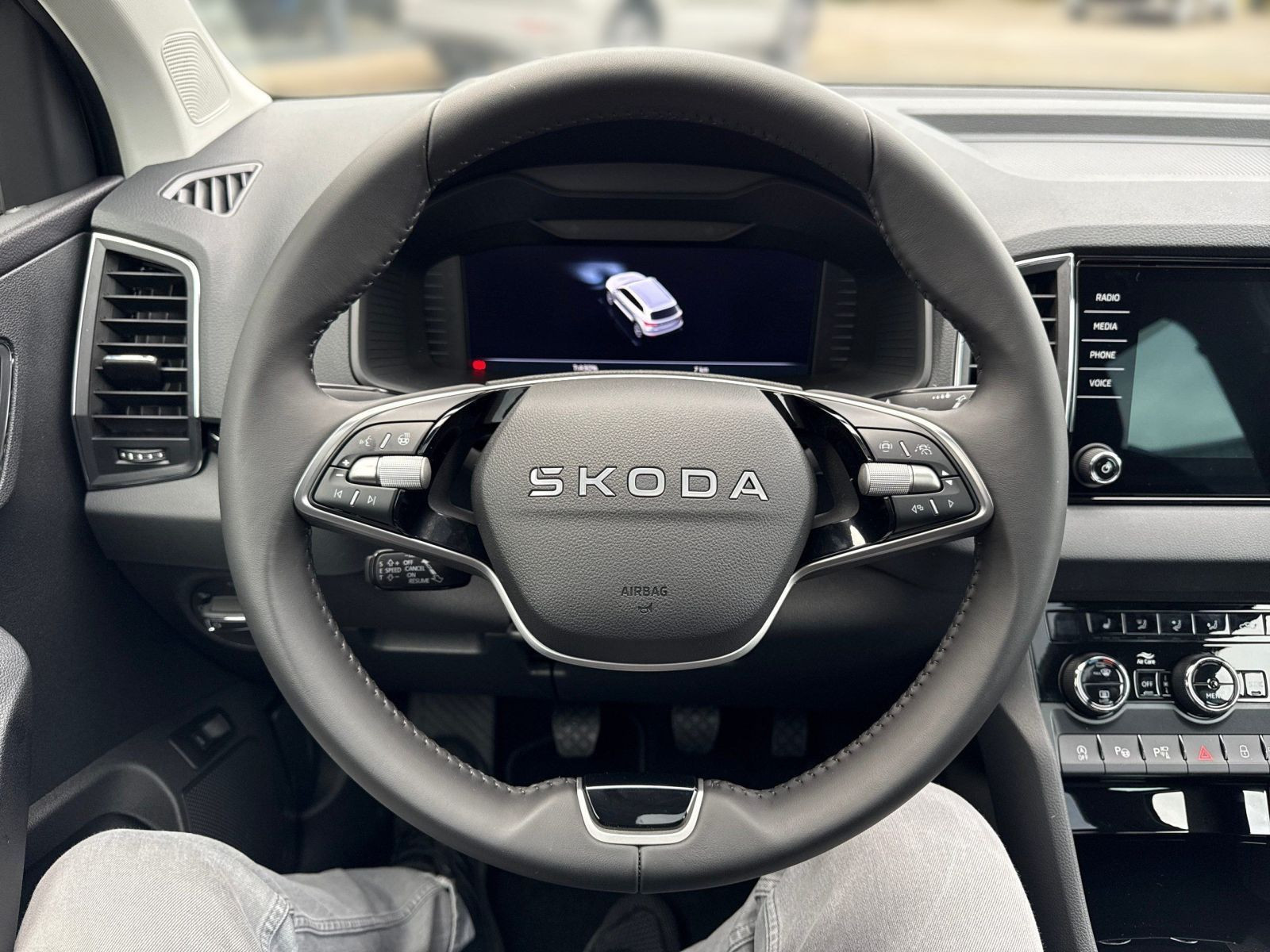 Karoq Tour 1.5 TSI 110kW 360°*PANO*AHK*NAVI*LED
