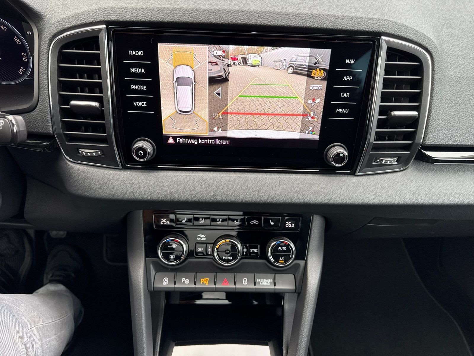 Karoq Tour 1.5 TSI 110kW 360°*PANO*AHK*NAVI*LED