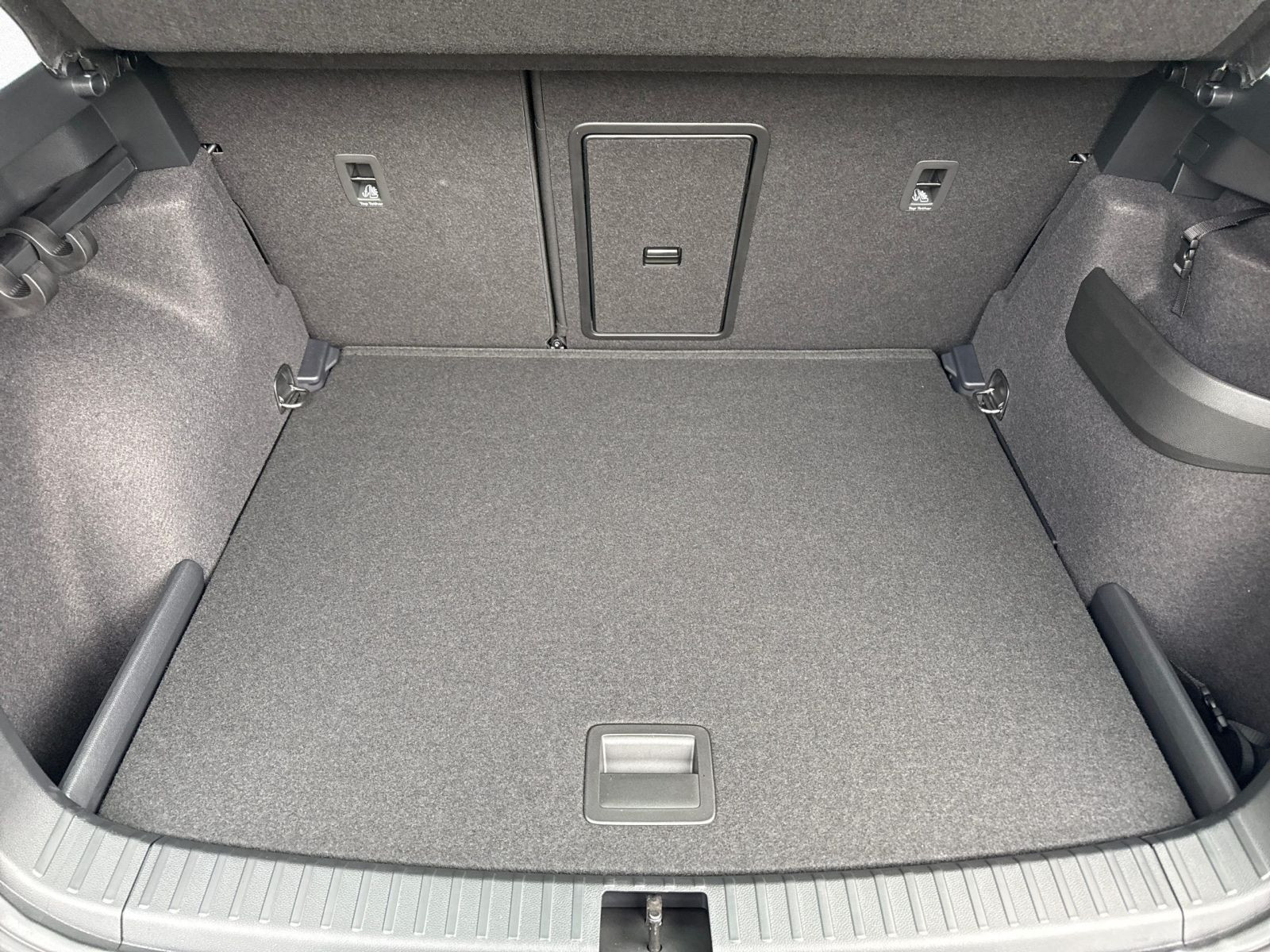 Karoq Tour 1.5 TSI 110kW 360°*PANO*AHK*NAVI*LED