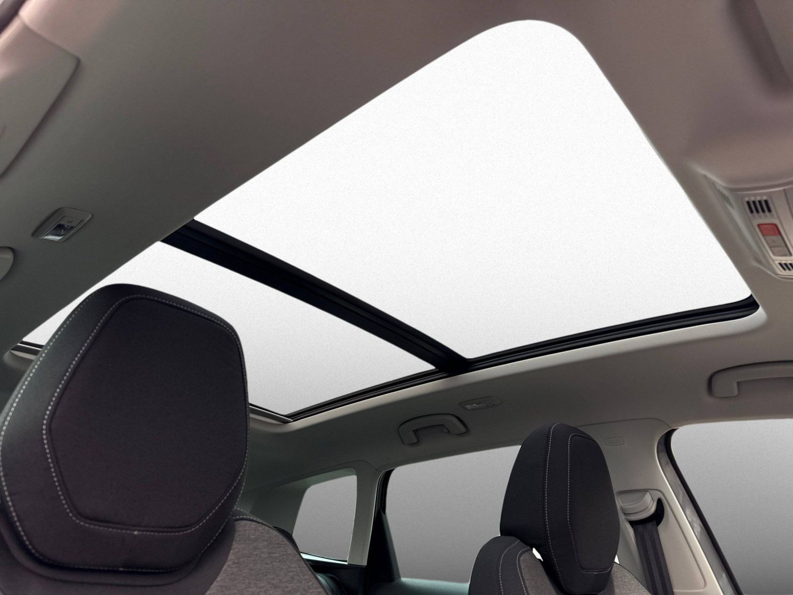 Karoq Tour 1.5 TSI 110kW 360°*PANO*AHK*NAVI*LED