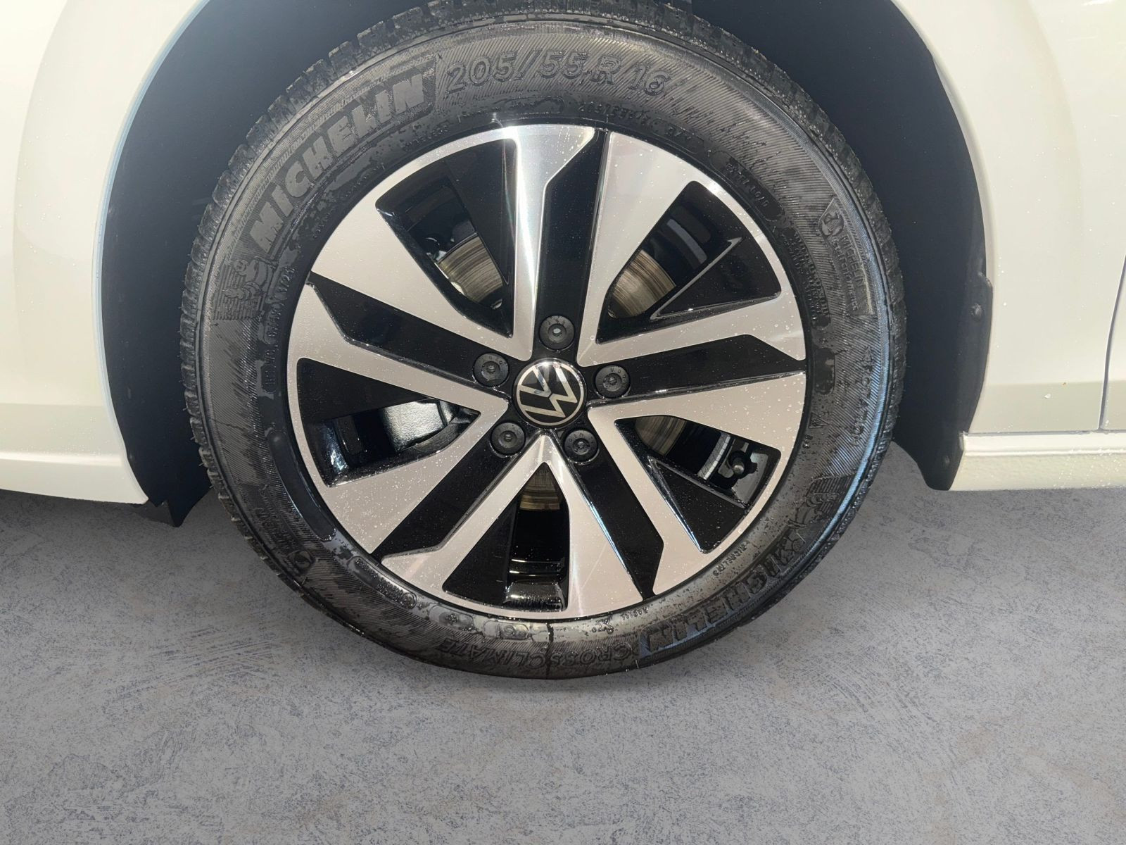 Golf ENERGY 2.0 TDI DSG AHK+NAVI+KAMERA+ALLSEASON