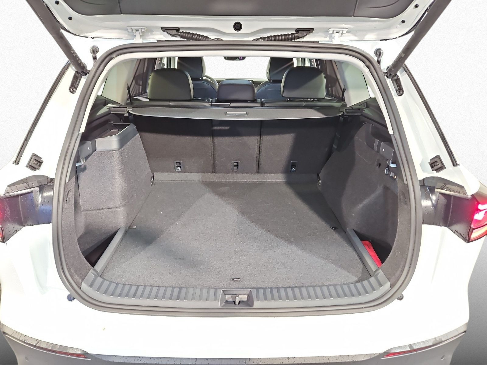 Tayron Life 1.5 eHybrid DSG AHK+KAMERA+NAVI+DCC+SIDE-ASSIST