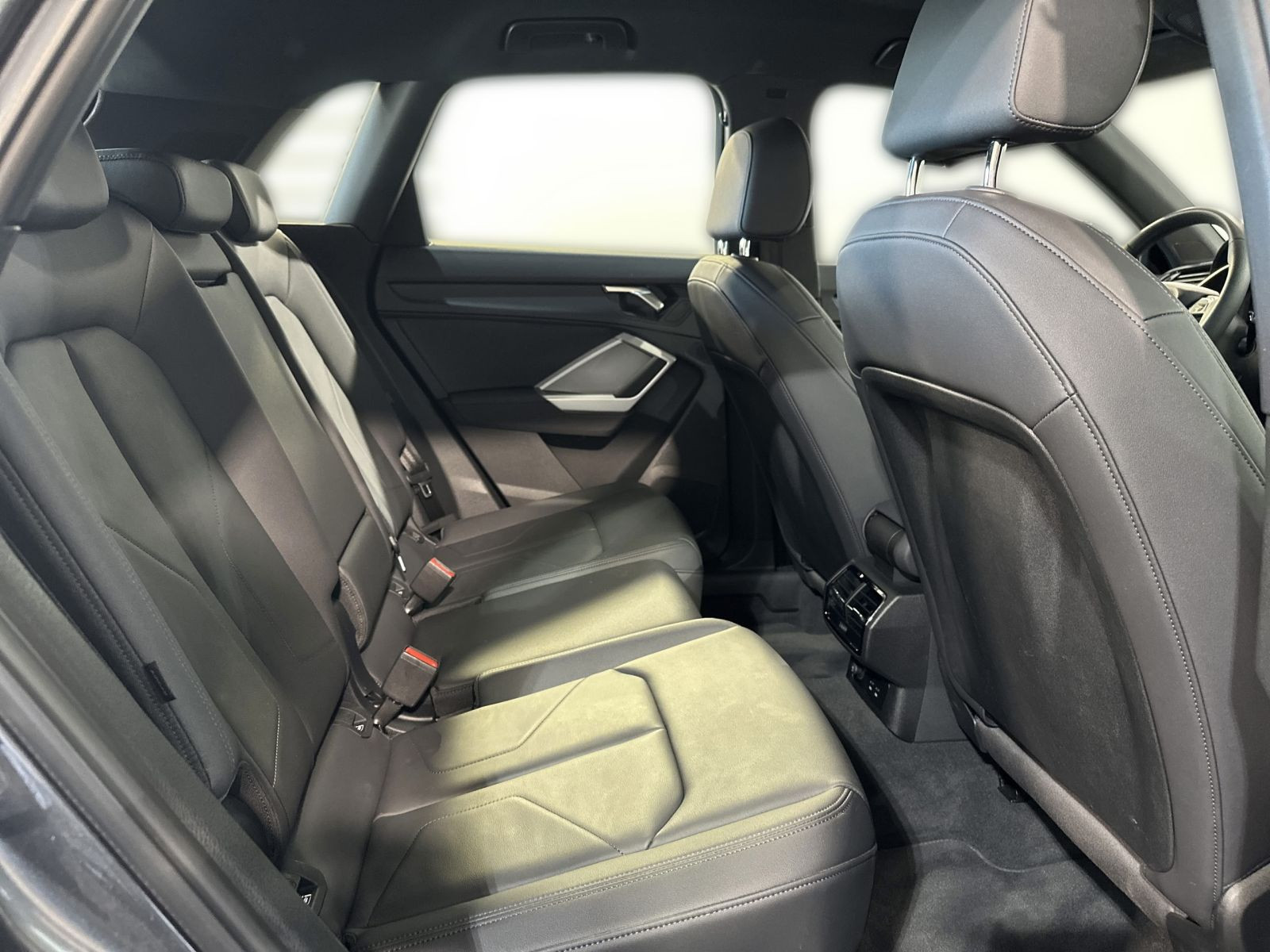Q3 35 TDI S LINE LED+NAVI+KAMERA+ALU+SHZ+PDC