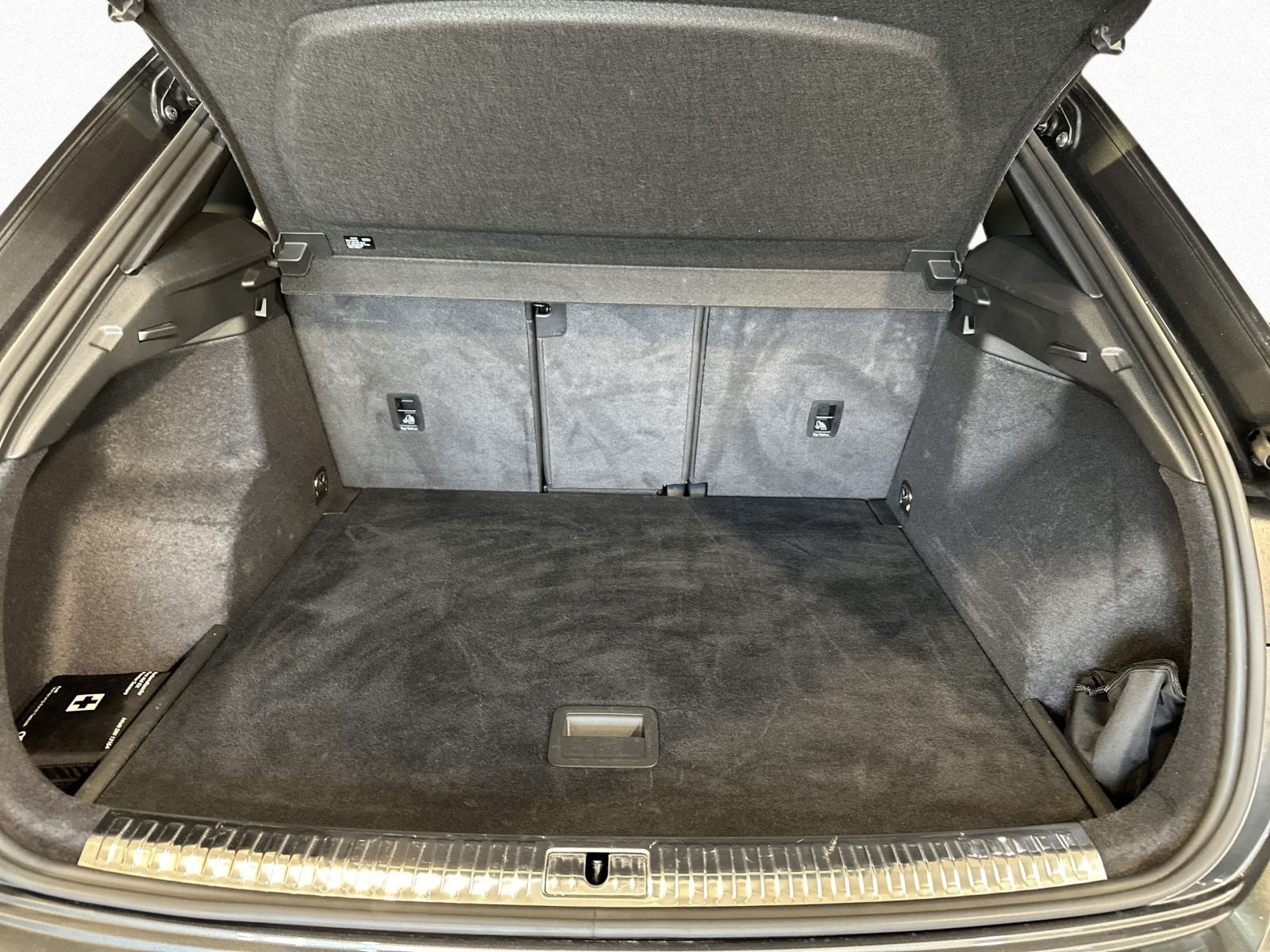 Q3 35 TDI S LINE LED+NAVI+KAMERA+ALU+SHZ+PDC
