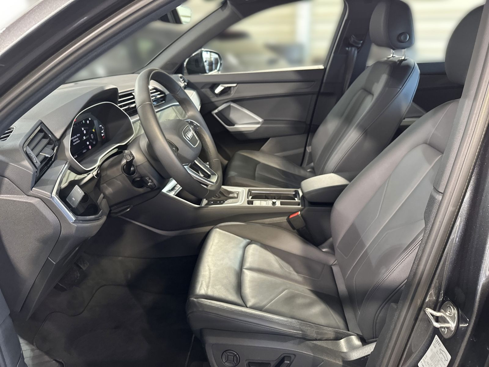 Q3 35 TDI S LINE LED+NAVI+KAMERA+ALU+SHZ+PDC