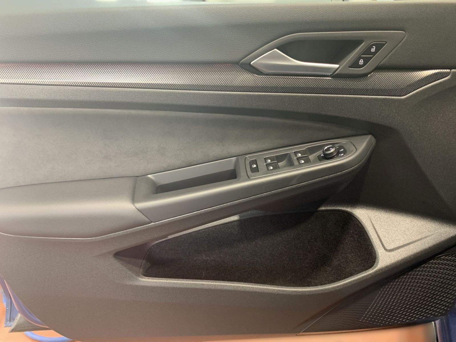 Golf VIII 2.0 TDI DSG R-LINE IQLIGHT+PANO+AHK+HUD