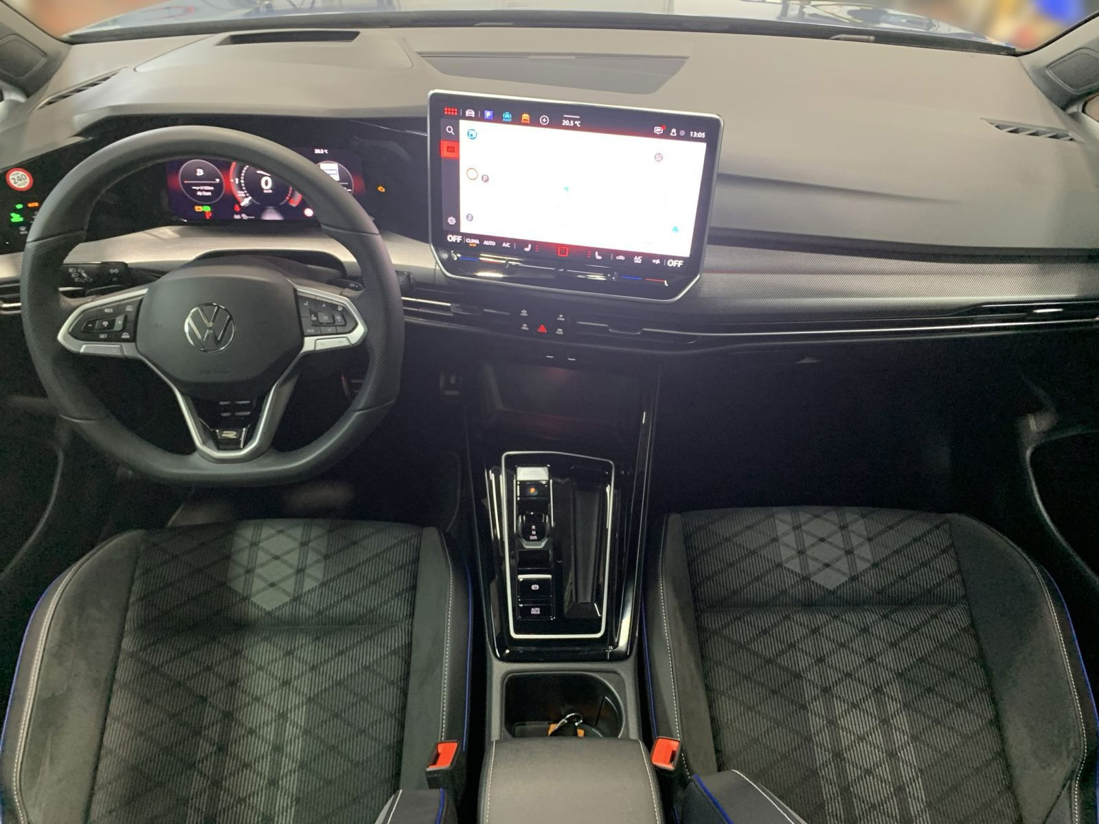 Golf VIII 2.0 TDI DSG R-LINE IQLIGHT+PANO+AHK+HUD