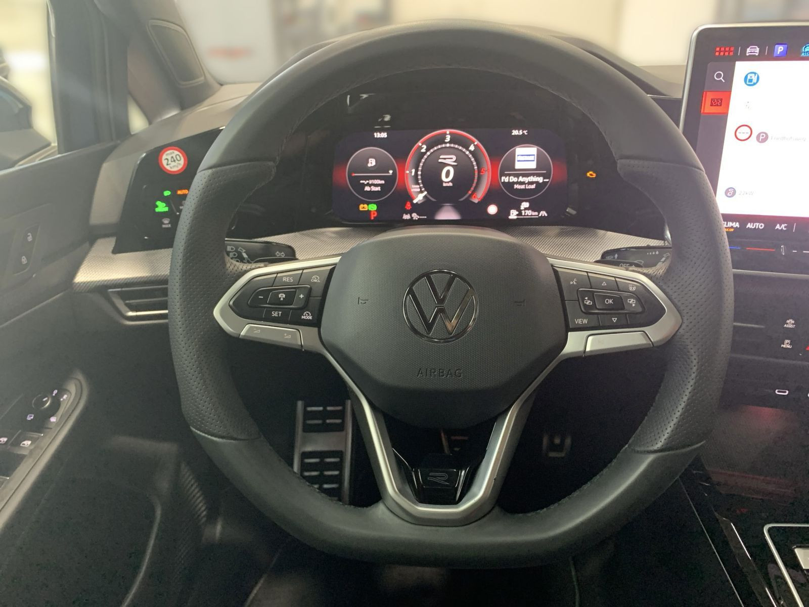 Golf VIII 2.0 TDI DSG R-LINE IQLIGHT+PANO+AHK+HUD