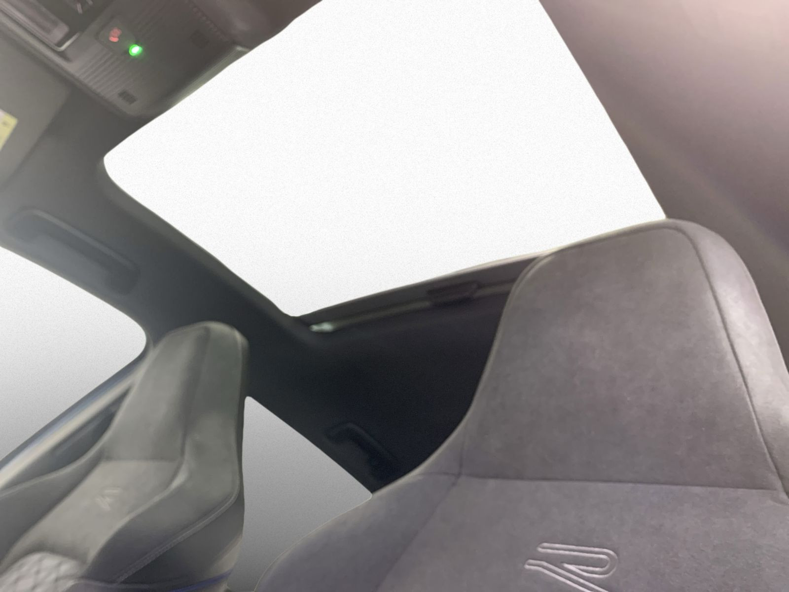 Golf VIII 2.0 TDI DSG R-LINE IQLIGHT+PANO+AHK+HUD