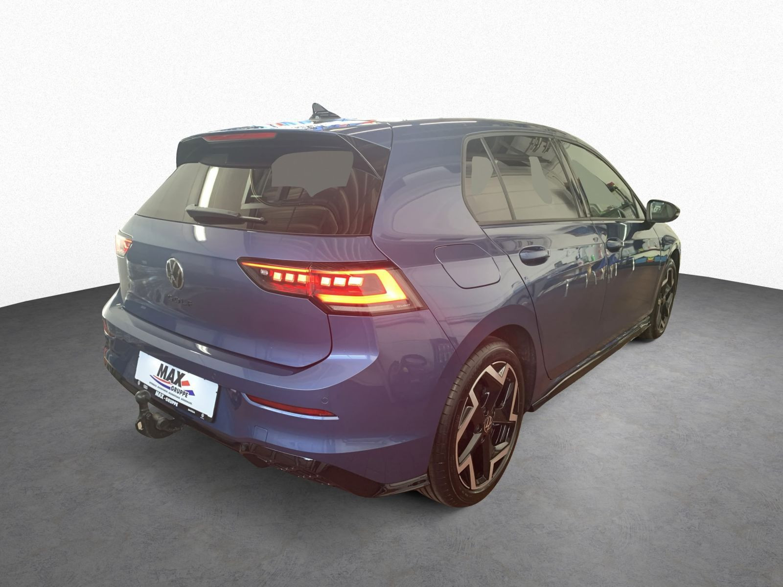 Golf VIII 2.0 TDI DSG R-LINE IQLIGHT+PANO+AHK+HUD