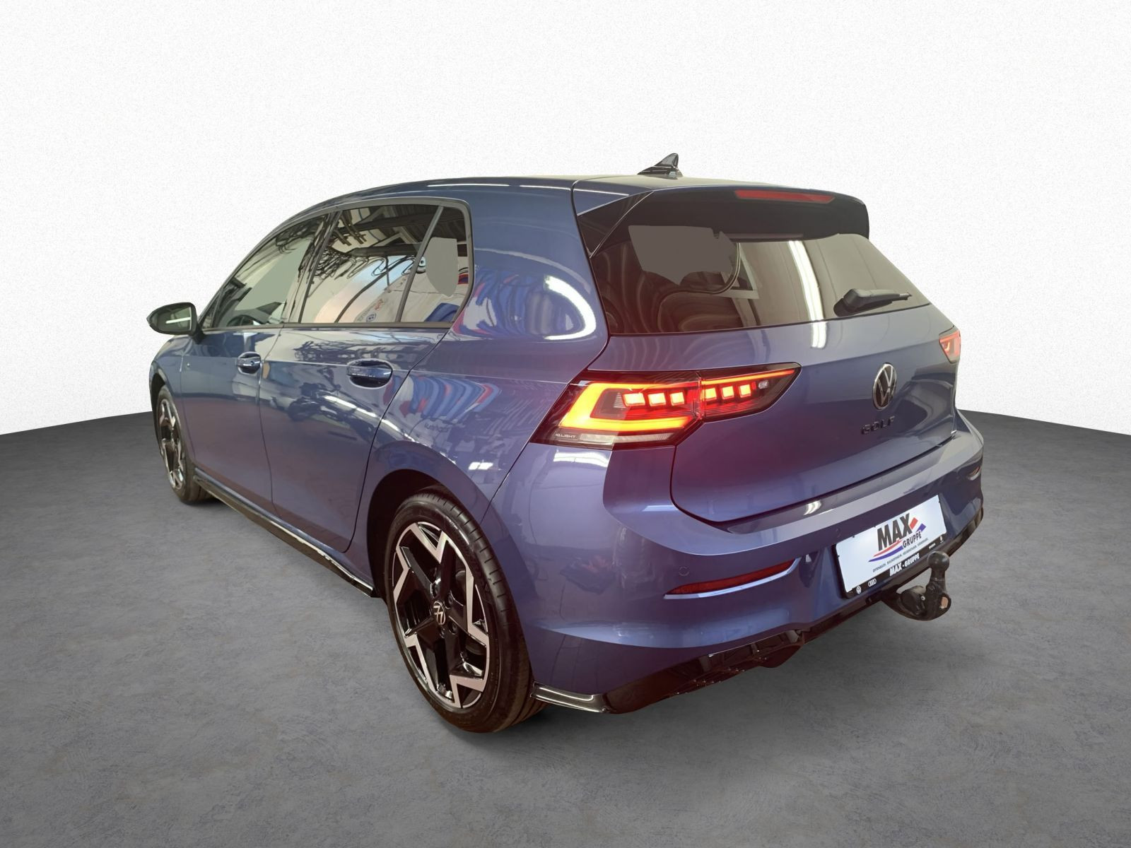 Golf VIII 2.0 TDI DSG R-LINE IQLIGHT+PANO+AHK+HUD
