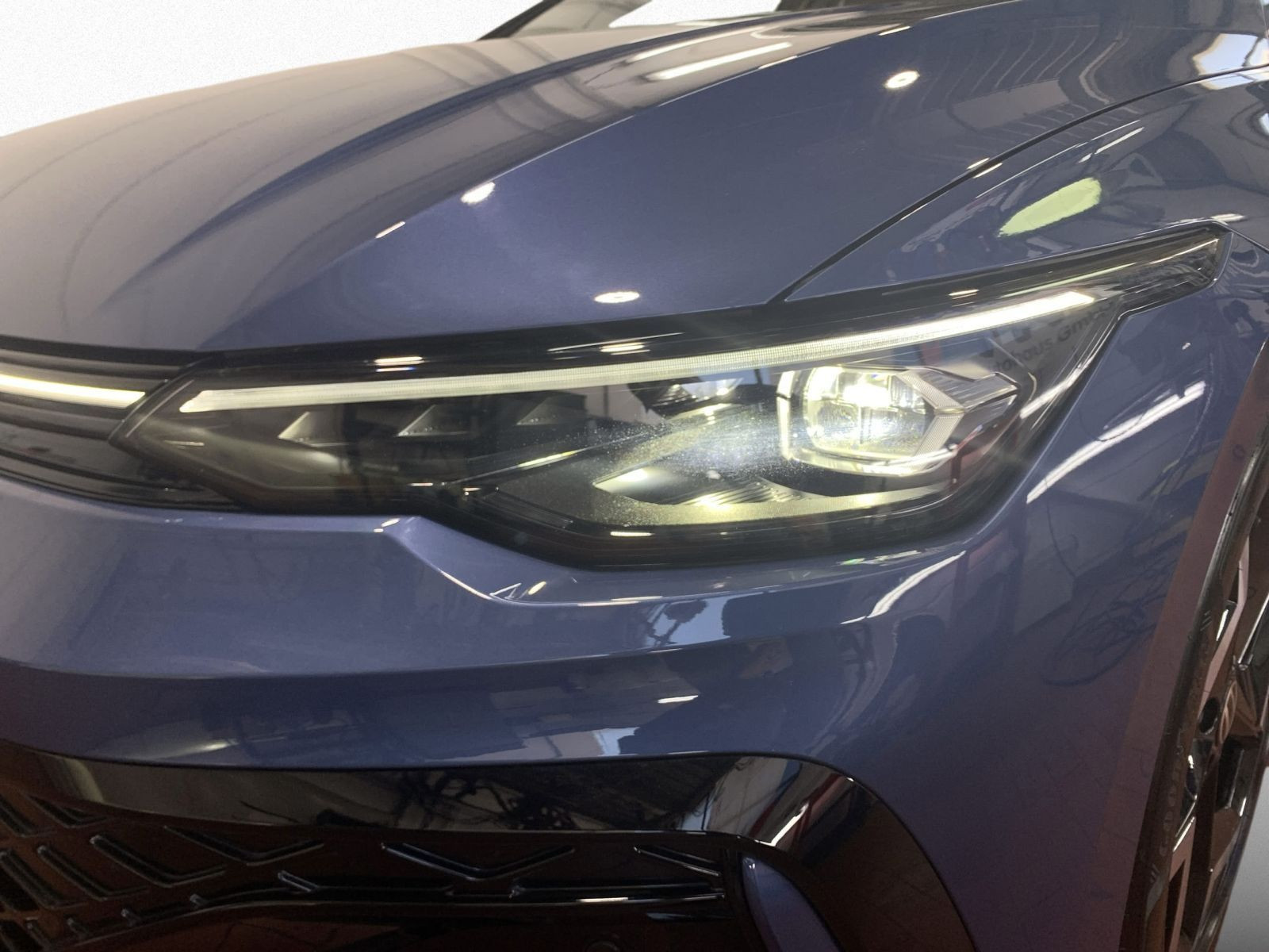 Golf VIII 2.0 TDI DSG R-LINE IQLIGHT+PANO+AHK+HUD
