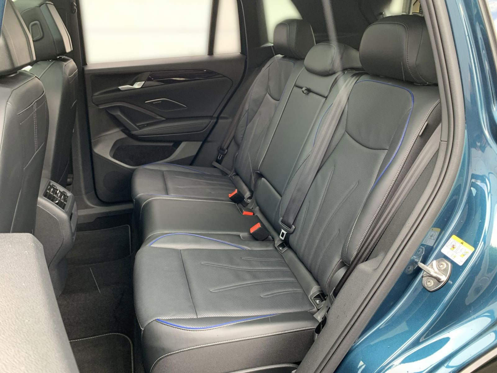 Tiguan 1.5 eHYBRID R LINE IQ.LIGHT+AHK+PANO+ACC