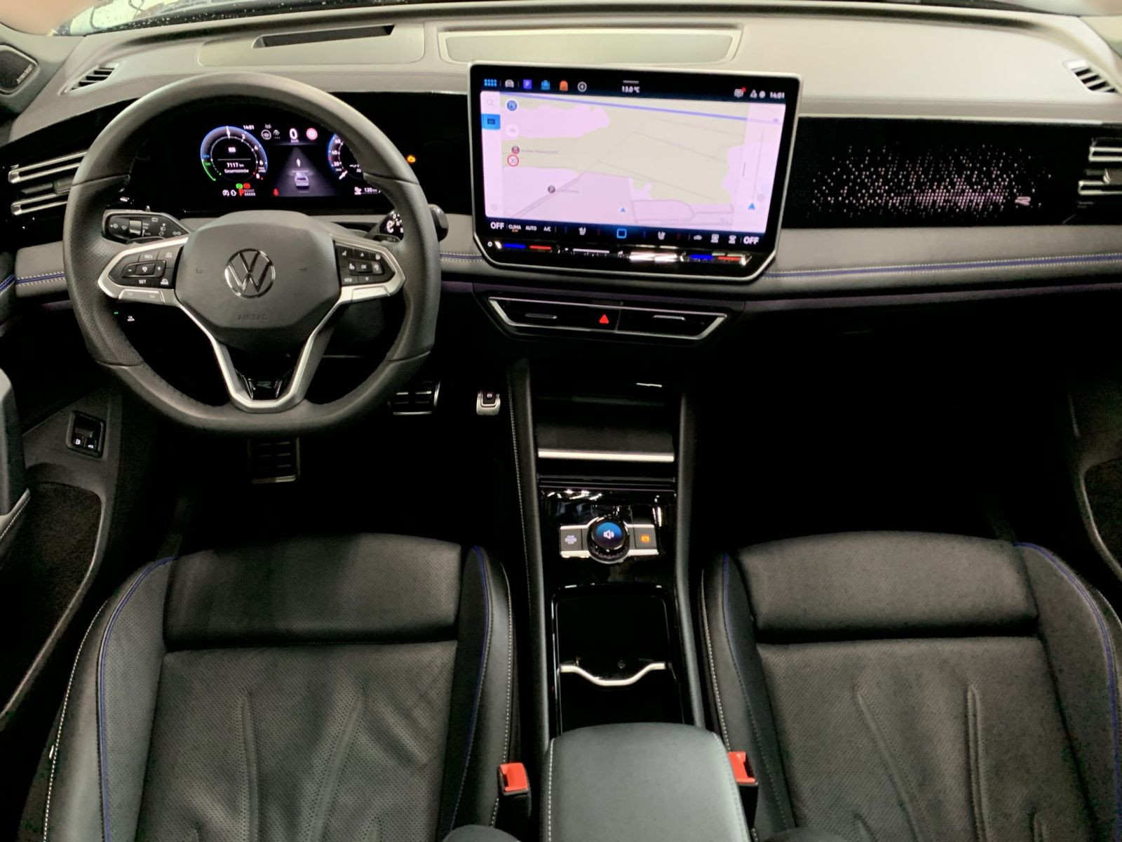 Tiguan 1.5 eHYBRID R LINE IQ.LIGHT+AHK+PANO+ACC