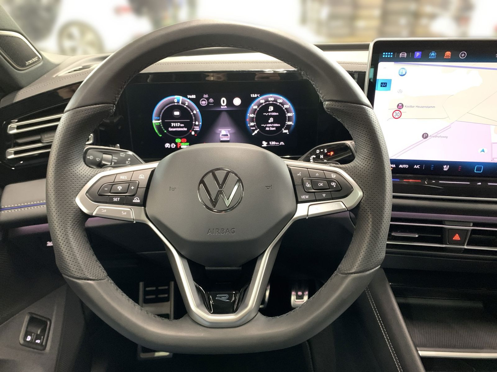 Tiguan 1.5 eHYBRID R LINE IQ.LIGHT+AHK+PANO+ACC