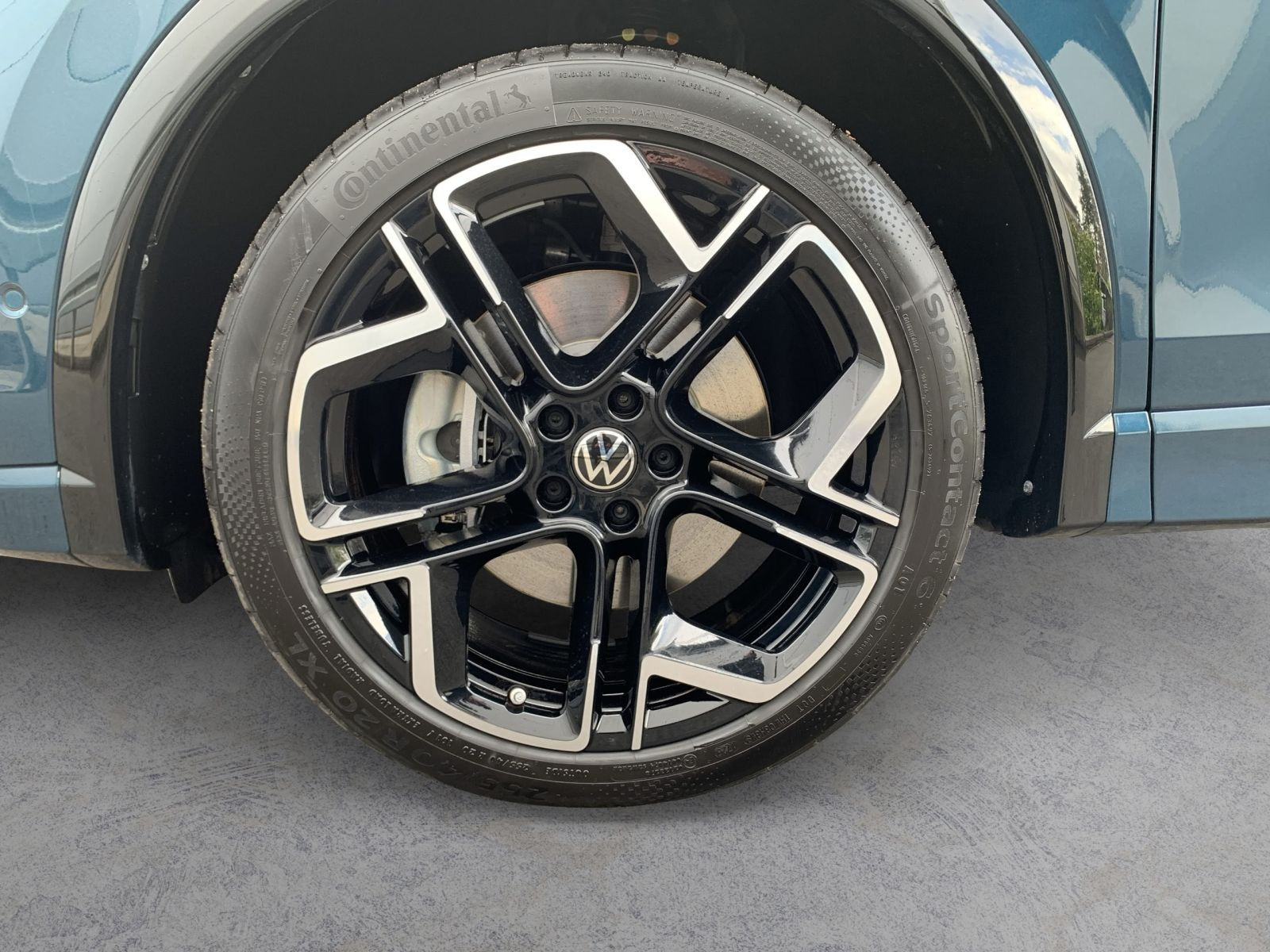 Tiguan 1.5 eHYBRID R LINE IQ.LIGHT+AHK+PANO+ACC