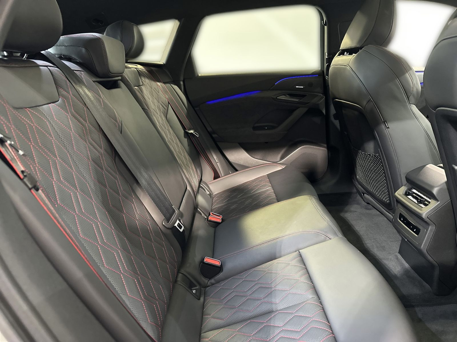 S6 Avant e-tron QUATT EDITION ONE MATRIX+PANO+AUGM+AHK