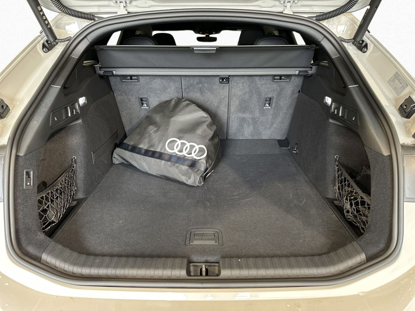 S6 Avant e-tron QUATT EDITION ONE MATRIX+PANO+AUGM+AHK