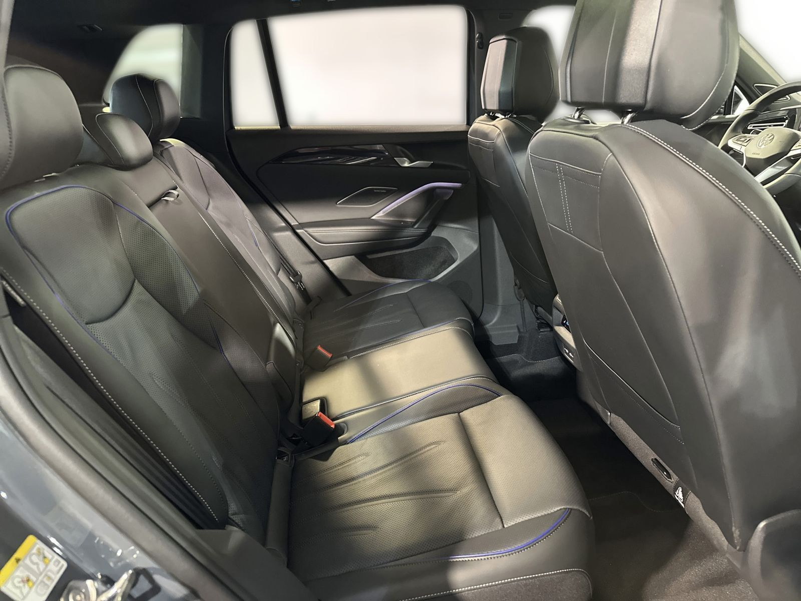 Tiguan 1.5 TSI eHYBRID R-LINE BLACKSTYLE MATRIX+PANO+KAM+AHK