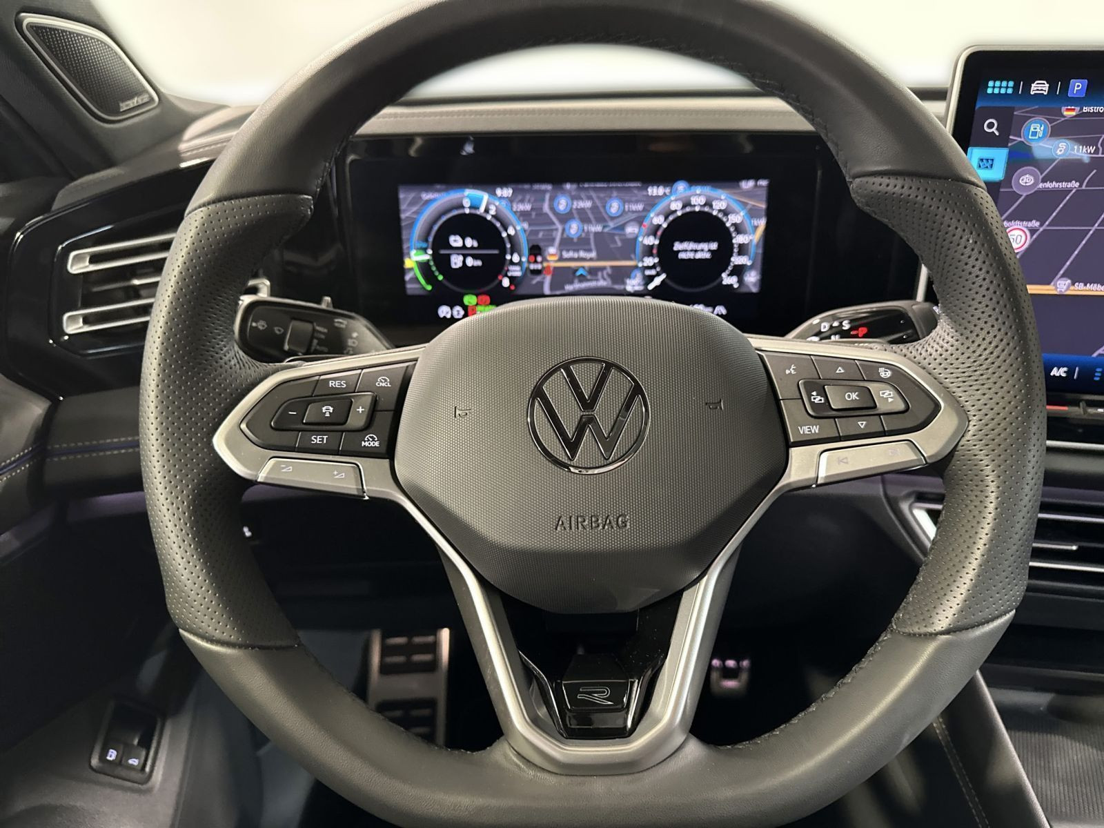Tiguan 1.5 TSI eHYBRID R-LINE BLACKSTYLE MATRIX+PANO+KAM+AHK