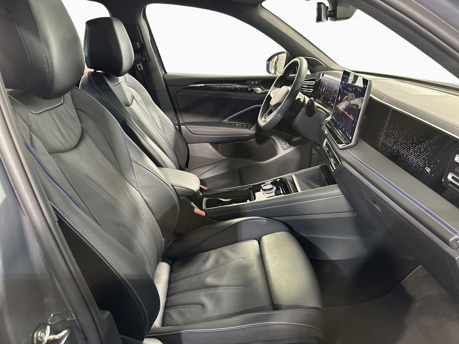 Tiguan 1.5 TSI eHYBRID R-LINE BLACKSTYLE MATRIX+PANO+KAM+AHK