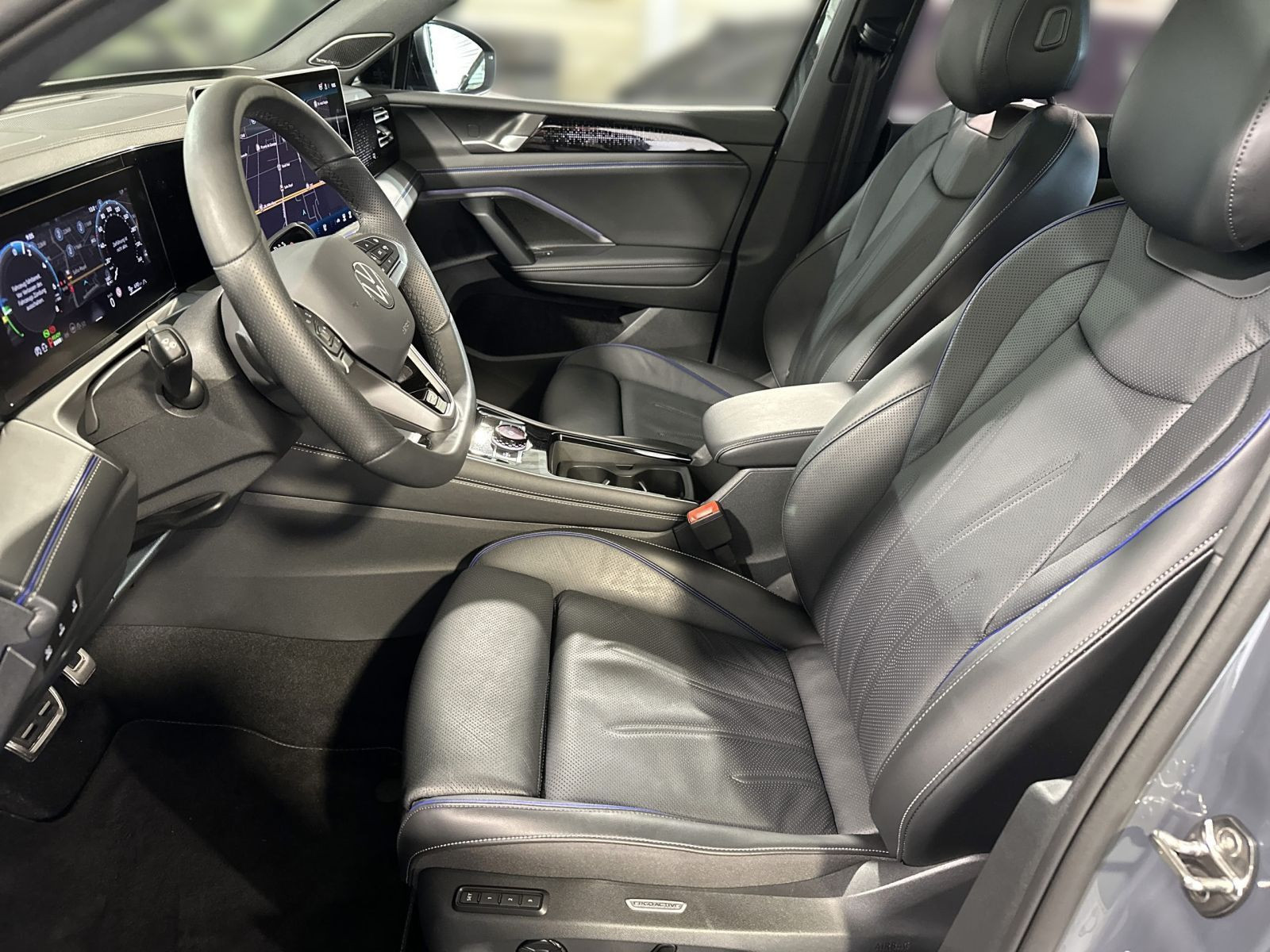 Tiguan 1.5 TSI eHYBRID R-LINE BLACKSTYLE MATRIX+PANO+KAM+AHK