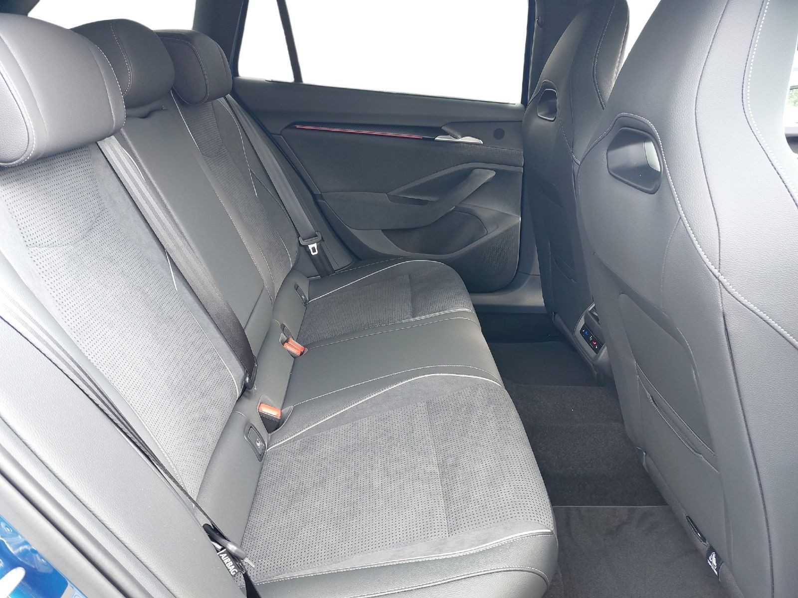 Superb Combi 1.5TSI iV 150kW Sportline 360°*PANO