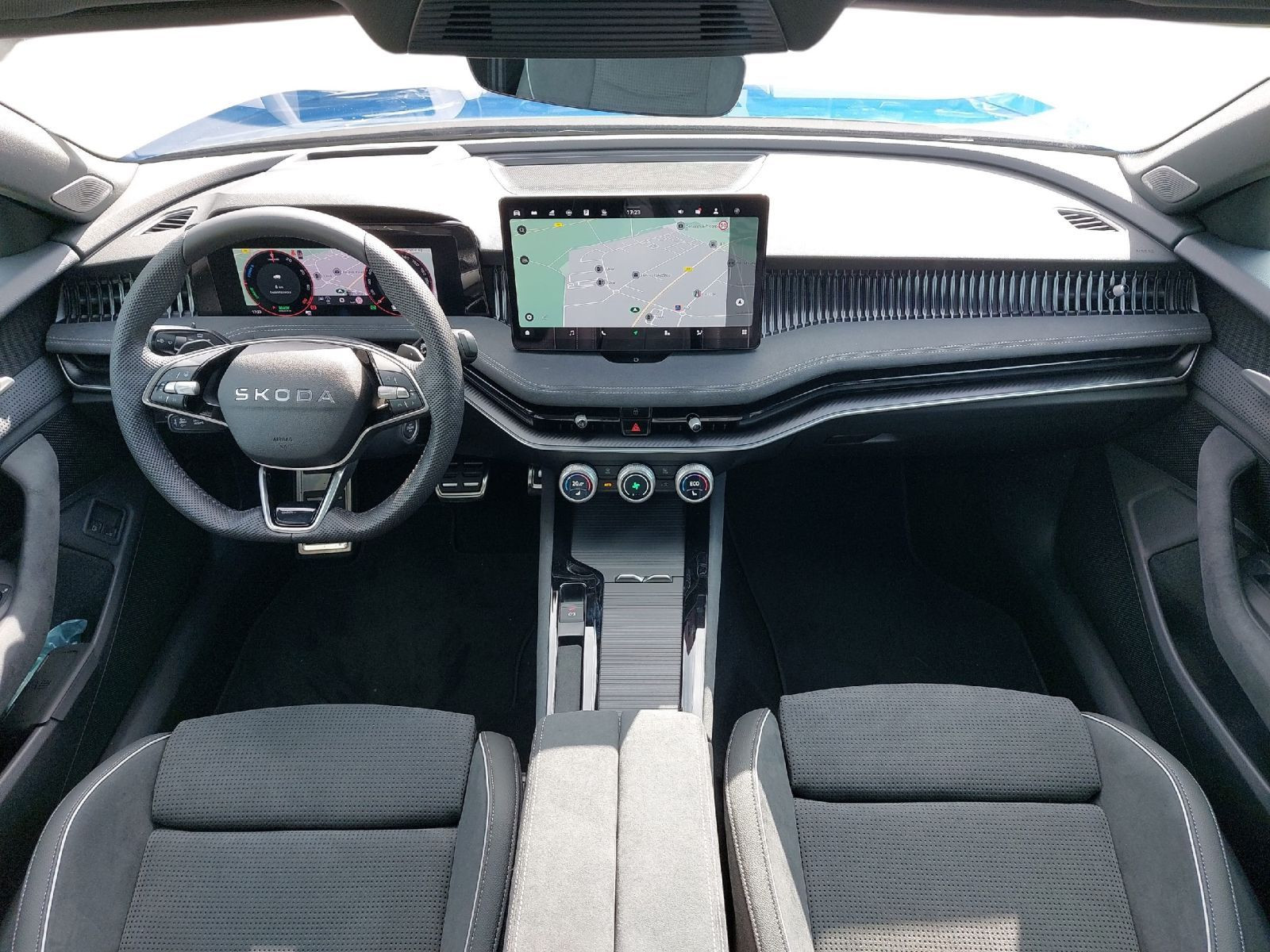 Superb Combi 1.5TSI iV 150kW Sportline 360°*PANO