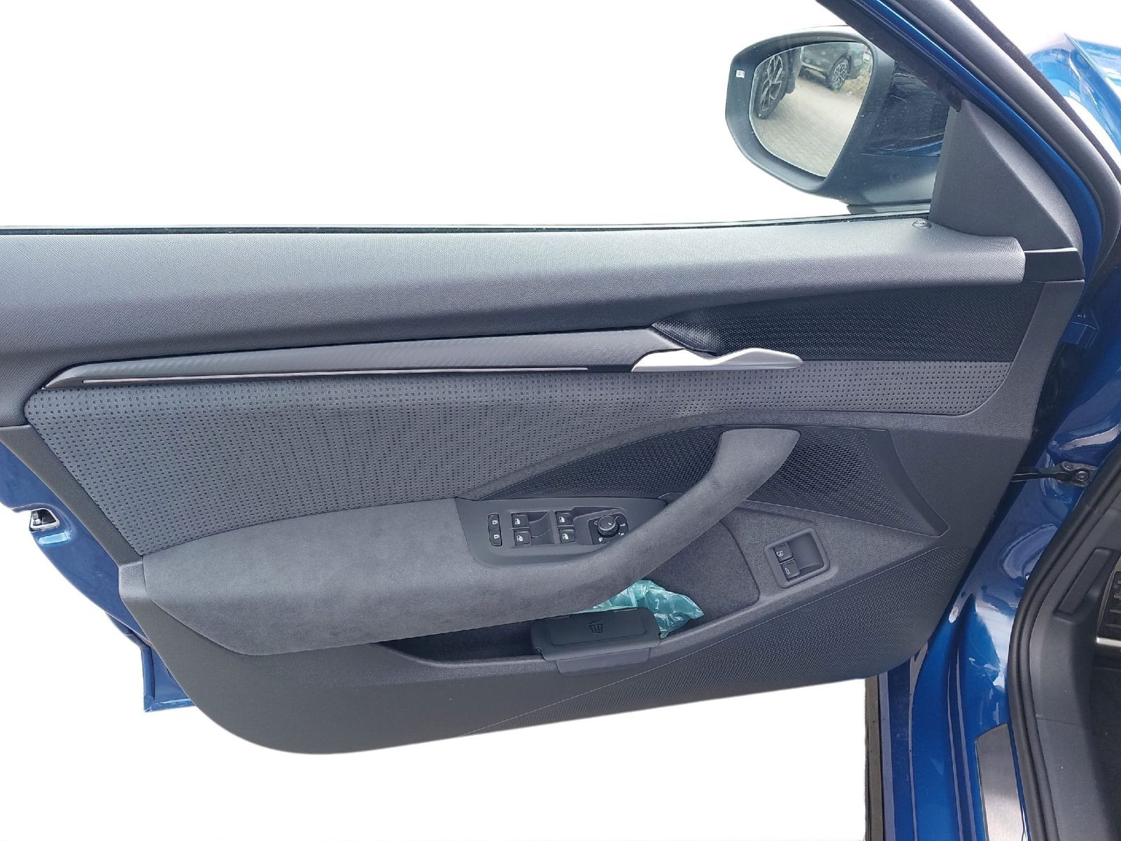 Superb Combi 1.5TSI iV 150kW Sportline 360°*PANO