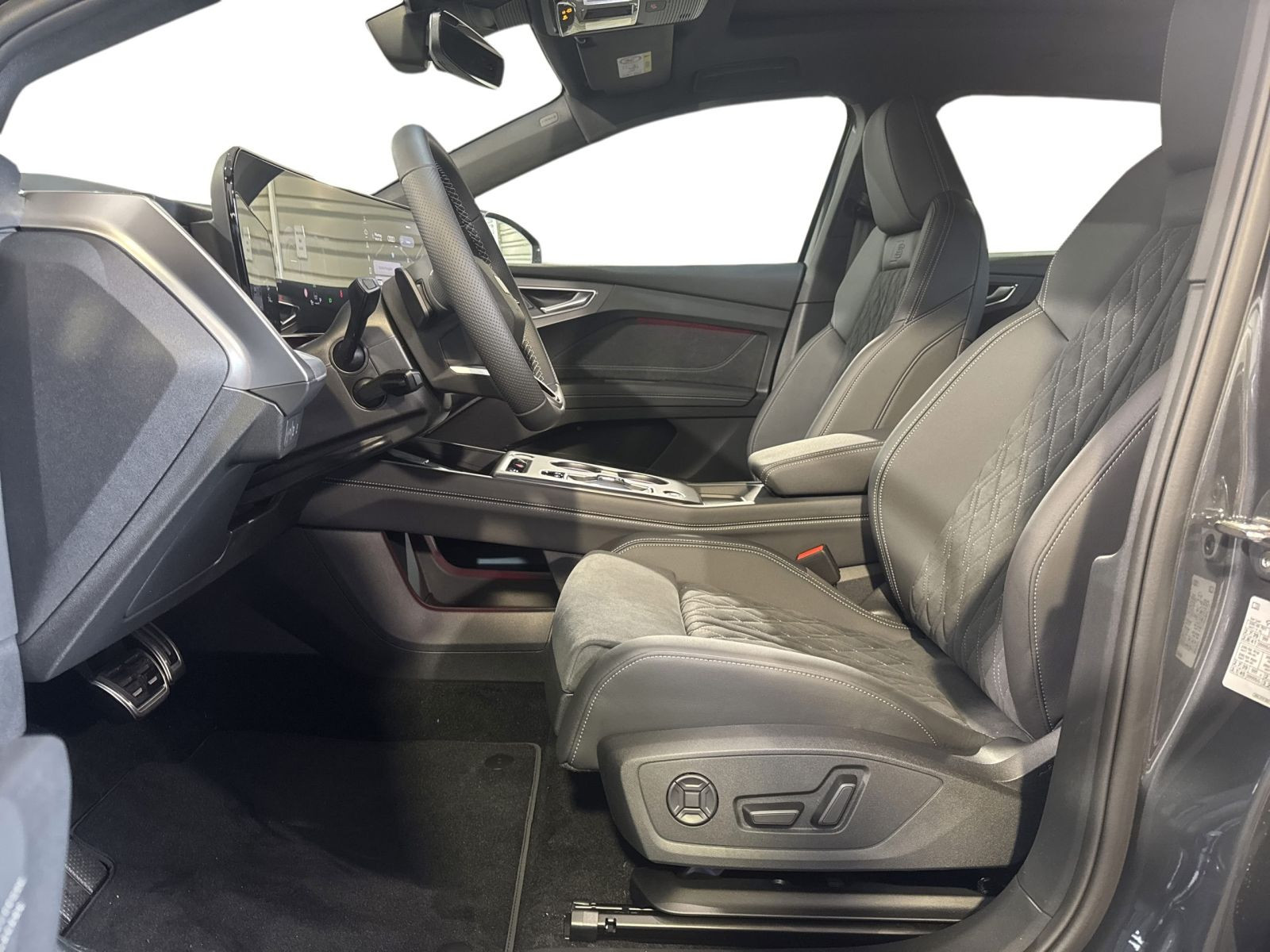 Q4 SUV *NEUES MODELL* e-tron quattro 220 kW