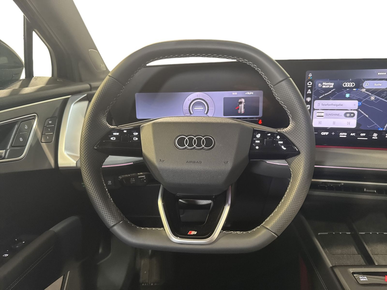 Q4 SUV *NEUES MODELL* e-tron quattro 220 kW