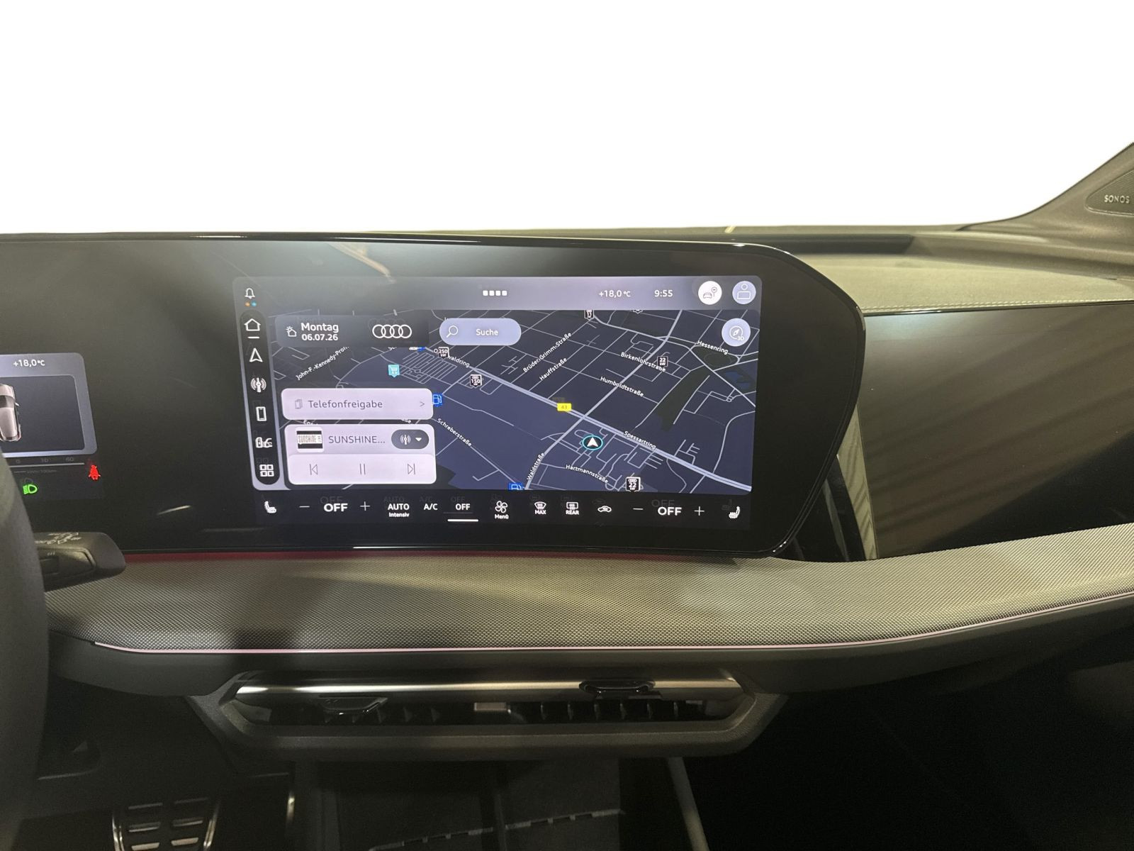 Q4 SUV *NEUES MODELL* e-tron quattro 220 kW